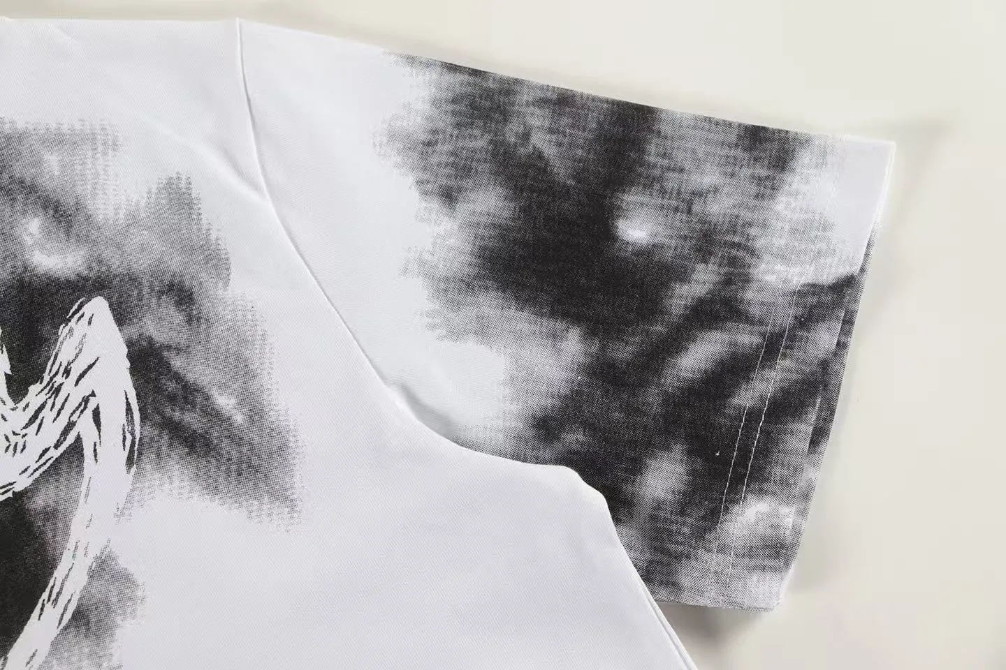 🅿️150 Style: 2026 new Louis Vuitton short-sleeved T-shirt Material: High version 300g double yarn combed cotton Size: S～XL Color: White Style number: Z034